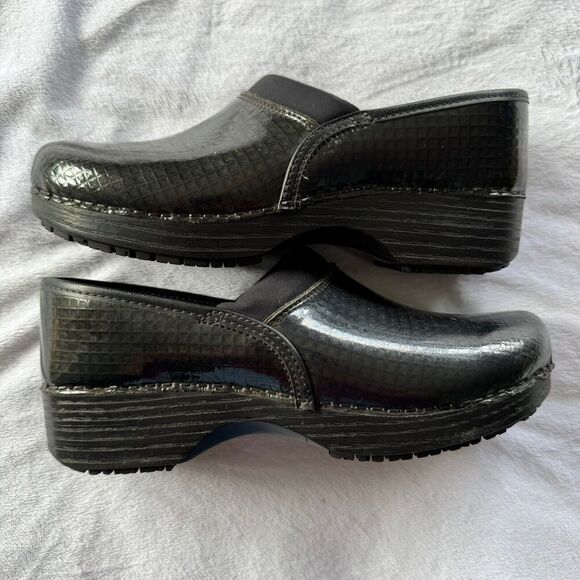 Abeo Black Patent Leather Stapled Clog Grid Pattern Ellie 8.5M Rubber Sole - Picture 4 of 10